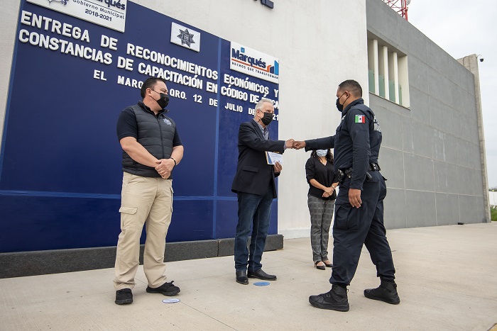 El presidente municipal Enrique Vega Carriles encabezó el evento web