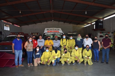 Con terreno adverso, brigadistas controlan incendio en Otates