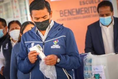 Entrega Amarildo Bárcenas, kits &quot;regreso a clases&quot;, en escuelas de Pedro Escobedo