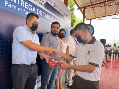 Estudiantes pinalenses reciben tabletas del programa “Contigo tabletas, para estudiar más”