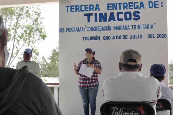 Administración Municipal Entrega Tinacos del Programa de Subsidios con Mariana Trinitaria