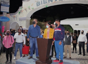 Toño Mejía entrega obra de alumbrado público en Bordo Blanco