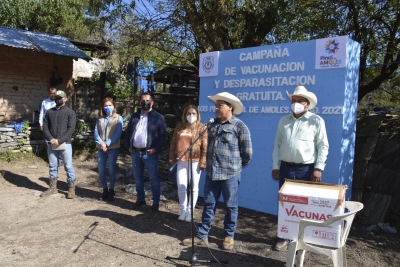 Los Pinos y Madroño se verán beneficiados con vacuna antirrábica para su ganado gratuitamente: Lupita Ramírez