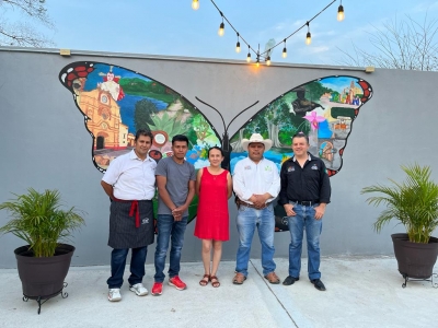 En La Casita de Alex develan mural “Las Alas de Jalpan”