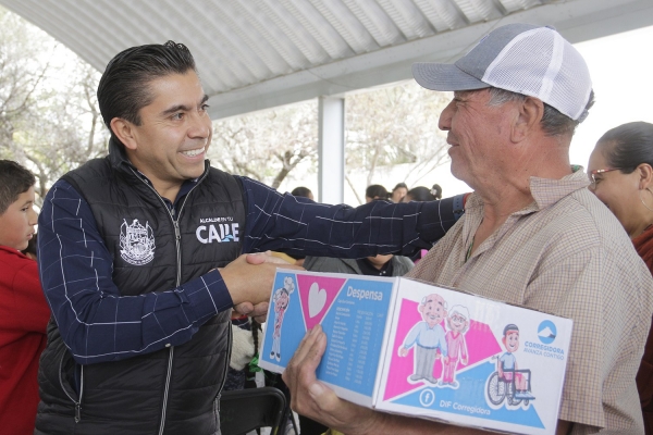 Entrega DIF Corregidora 65 despensas a familias vulnerables en la comunidad de El Calichar