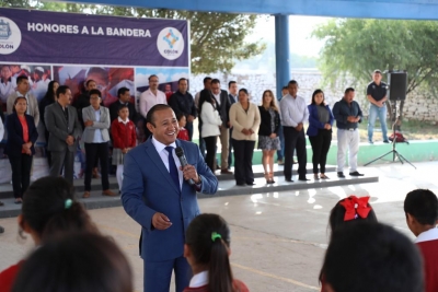 Alcalde de Colón reitera apoyo a escuelas de la zona alta