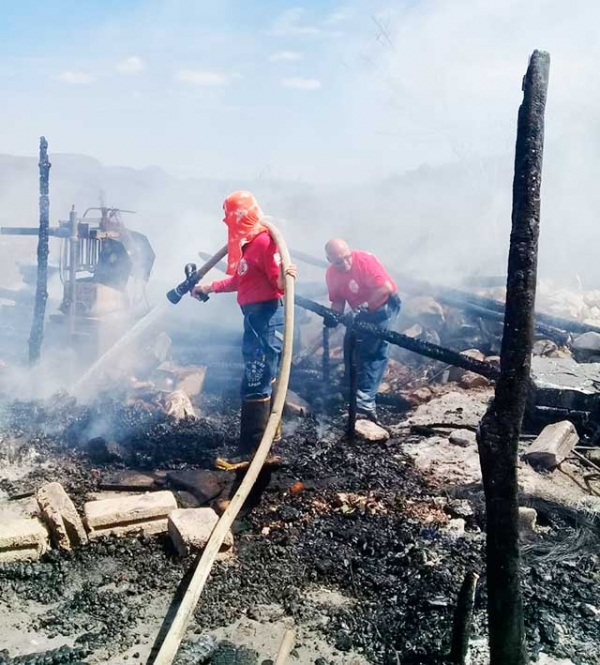 Incendio consume su vivienda