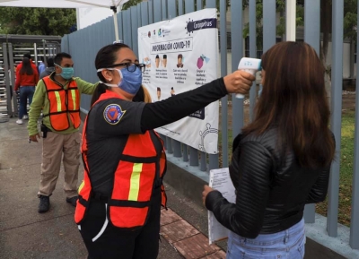 Inicia UAQ aplicación de exámenes EXCOBA, con medidas sanitarias