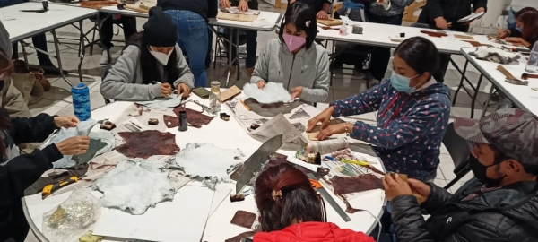 Gran éxito de los talleres de artesanías con piel de conejo