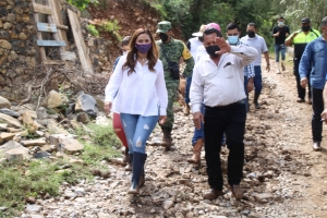 Sonia Rocha recorre zonas afectadas por las fuertes lluvias en la Sierra Gorda