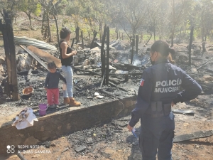 Devasta incendio una vivienda en Rancho Nuevo