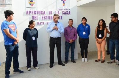 Inaugura Toño Mejía casa del estudiante tequisquiapense en la capital queretana