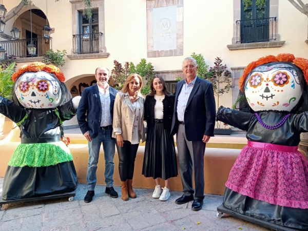 Presentan a la nueva soberana de las Fiestas de Navidad