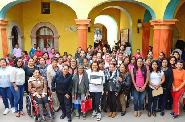 Conmemoran Día Internacional de la Mujer con un Conversatorio entre Mujeres