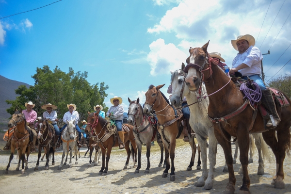 Celebran cabalgata con motivo del 278 aniversario de Jalpan