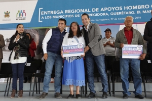 Encabeza Gobernador entrega regional de apoyos Hombro con Hombro en Corregidora