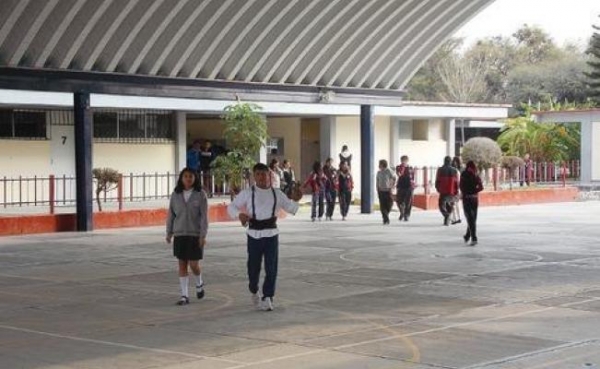 Bandera Blanca para la educación en la zona Serrana