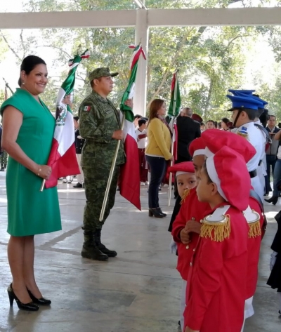 Asiste Karina Careaga a Ceremonia de Abanderamiento de Escoltas.