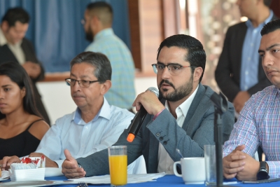 Presenta Agustín Dorantes su propuesta legislativa ante líderes sociales queretanos