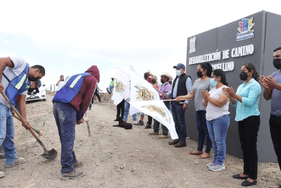 Rehabilitan caminos en Peñamiller