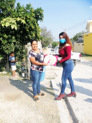 Por el Día de las Madres Premia Iliana Montes a Ganadores de Concurso