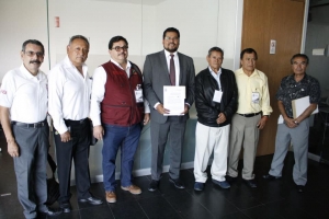 Presentan iniciativa para regular servicios de fotógrafos y camarógrafos.