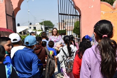 La Alcaldesa, Lupita Pérez concluyó los festejos del Día del Niño en Villa Progreso.