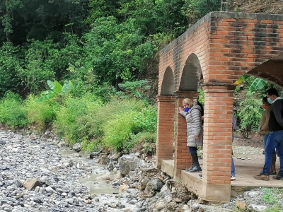 Recorrido de la Presidenta Municipal de Pinal de Amoles en zonas afectadas con CEI, Protección Civil del Estado y Protección Civil Municipal.