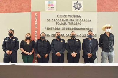 Chely Amador condecoró a 3 elementos de Seguridad  con el Grado de Policía Tercero