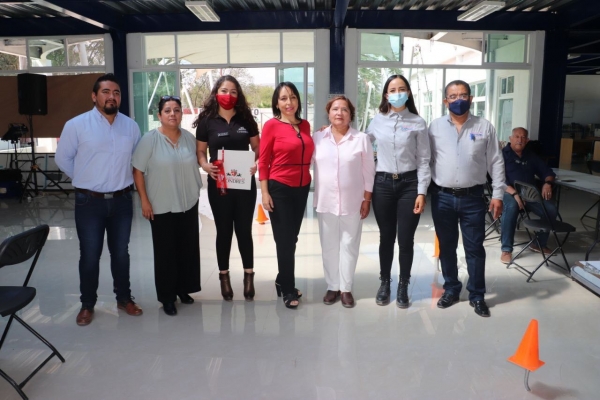 Capacitan a productores y artesanos en Tolimán para su crecimiento en desarrollo económico