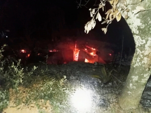 Se Incendia Vivienda en el Llano de Huaxquilico.