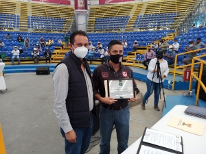 Miguel Nava se presenta con la Unión Ganadera Regional de Querétaro U.G.R.Q.