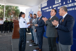 Enrique Vega da a conocer incremento salarial a policías de El Marqués.