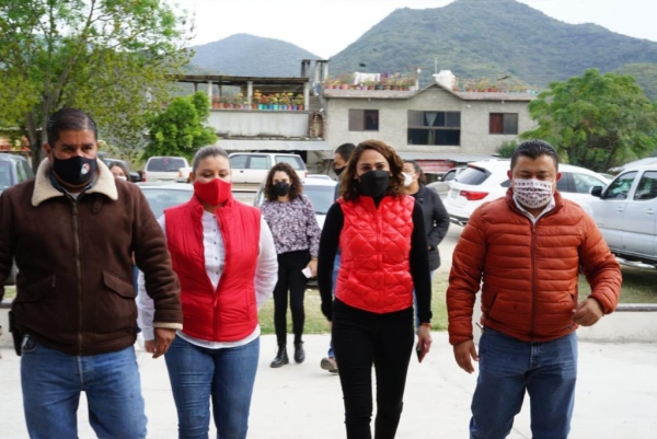 Abigail Arredondo inicia precampaña en los municipios de la Sierra de Querétaro.