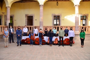 Entregan de instrumentos a la Orquesta de Cuerdas de Cadereyta