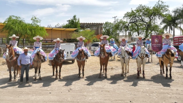 Escaramuza Infantil Santa María presente en la Feria de  Escaramuzas en Rio Verde S.L.P.