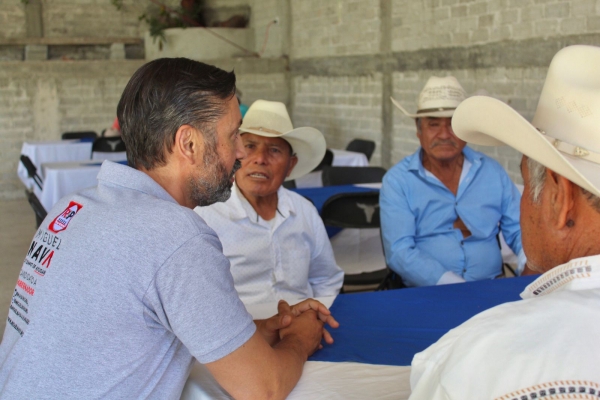 Habitantes de Mompani reciben a Miguel Nava, Carlos Rentería y Juan Erreguín, candidatos de RSP