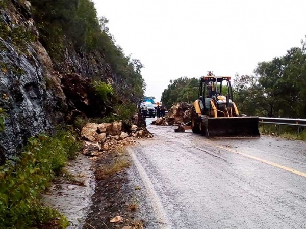 Municipio landense ya trabaja para liberar carreteras afectadas por deslaves