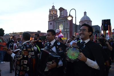Vive la magia de la música en el 4to. aniversario de “las callejoneadas por Tequisquiapan”