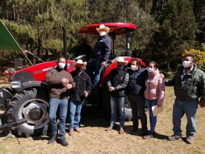 Entrega la UGRQ apoyos en el municipio de San Joaquín