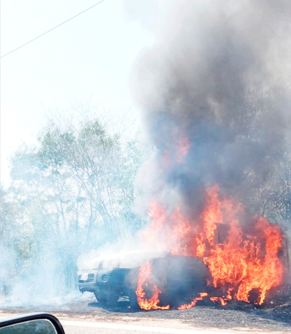 Se Incendia Camioneta Repartidora de Refrescos