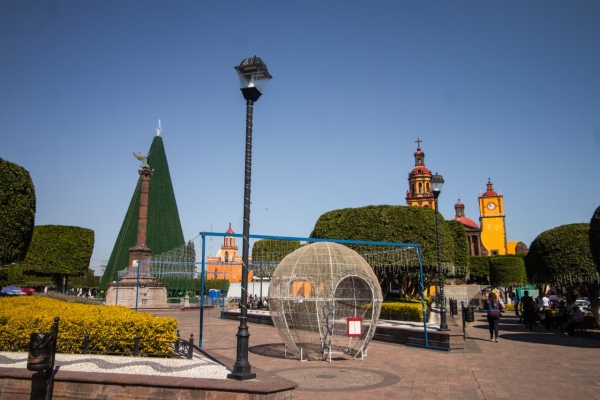 Este viernes, encendido del mega pino navideño y arranque de la pista de hielo en San Juan del Río