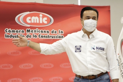 Ante CMIC presenta Luis Nava plan de obra pública municipal