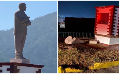 Derriban estatua del presidente López Obrador en Atlacomulco