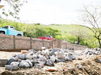 Se Inconforman Vecinos Por Construcción Cerca del Vertedor de la Presa Jalpan