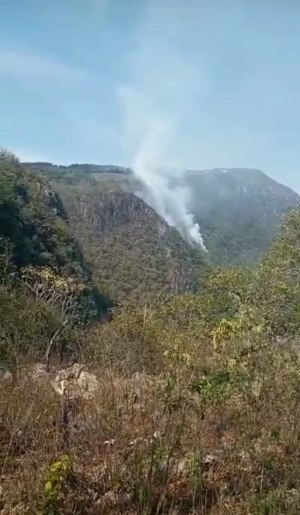 A 3 días sin control el incendio en Mesas de Santa Inés.