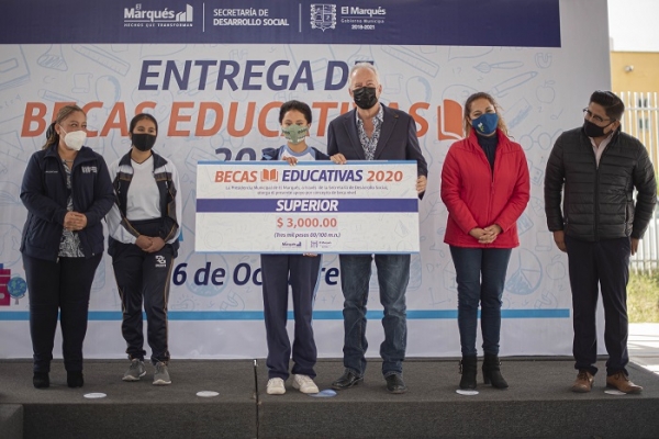 Finaliza entrega de becas educativas en El Marqués