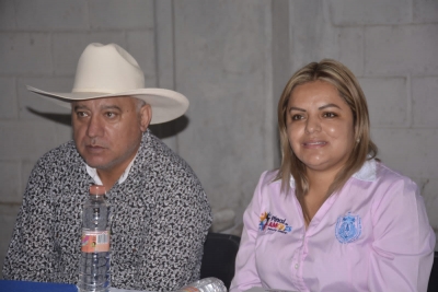 Entrega Lupita Ramírez, semental a la Asociación Ganadera de Pinal