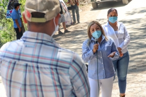 Visita Lupita Ramírez comunidades de la Pinal de Amoles