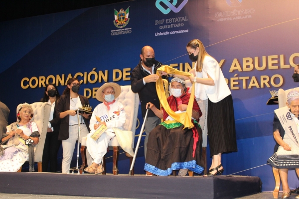  Participa Jalpan en el Concurso Estatal de la Reina y Abuelito de Oro